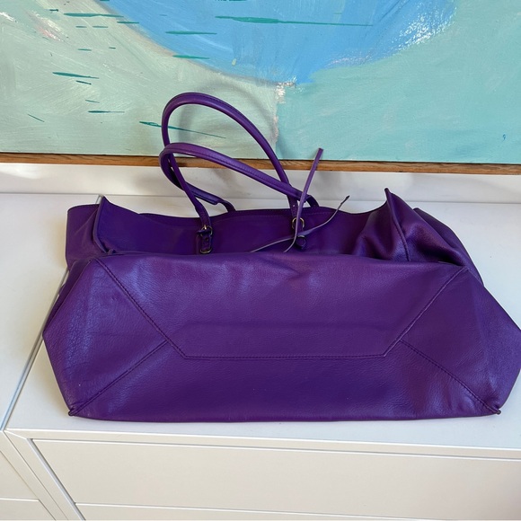 VIOLET Balenciaga Papier A4 Tote (Large) in Purple Leather - Picture 8 of 11